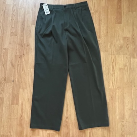 NWT Levi Dockers Womens Hunter Green Khaki Pants High Wide Pleated 14/32 - Picture 1 of 11